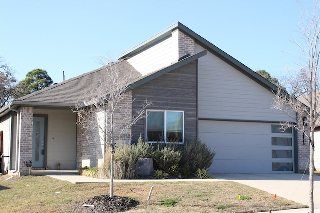 view of front of property featuring a garage