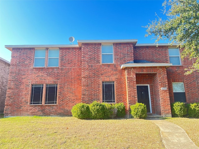 view of front facade featuring a front lawn