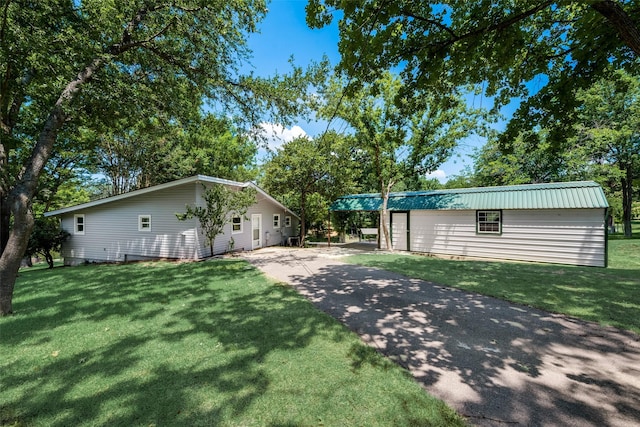 view of yard with a garage