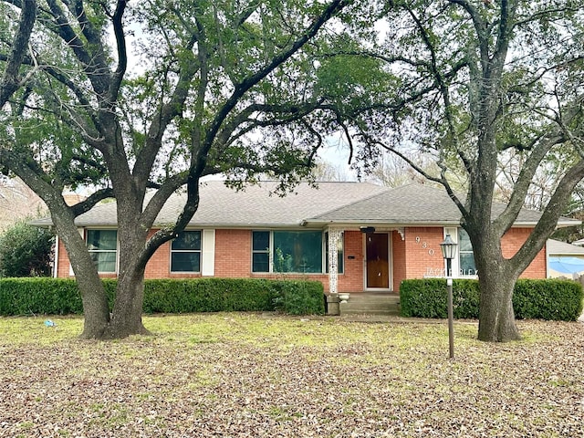 single story home featuring a front yard