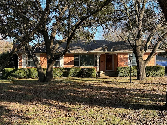 ranch-style home with a front yard