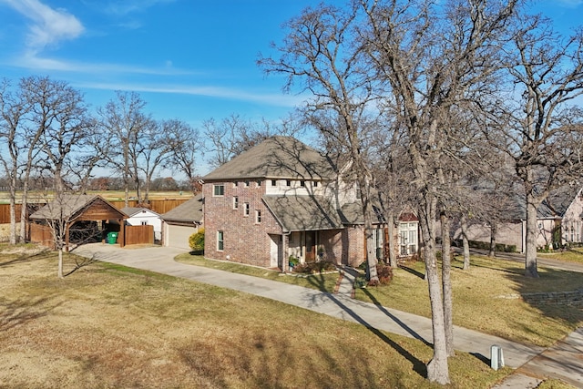 view of front of house featuring a front lawn