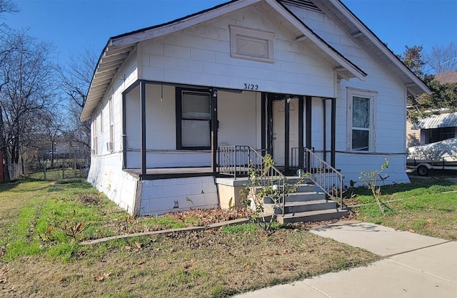 view of front facade featuring a front yard and a porch