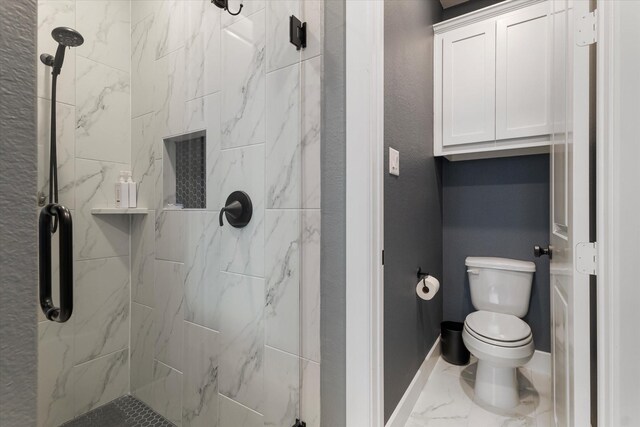 bathroom featuring a washtub and vanity