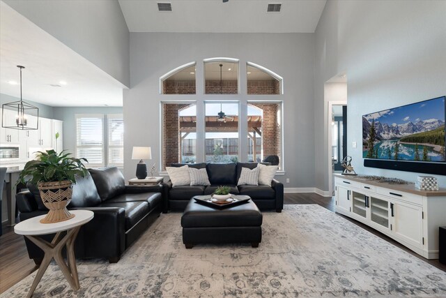 dining room featuring lofted ceiling, dark hardwood / wood-style flooring, and a notable chandelier