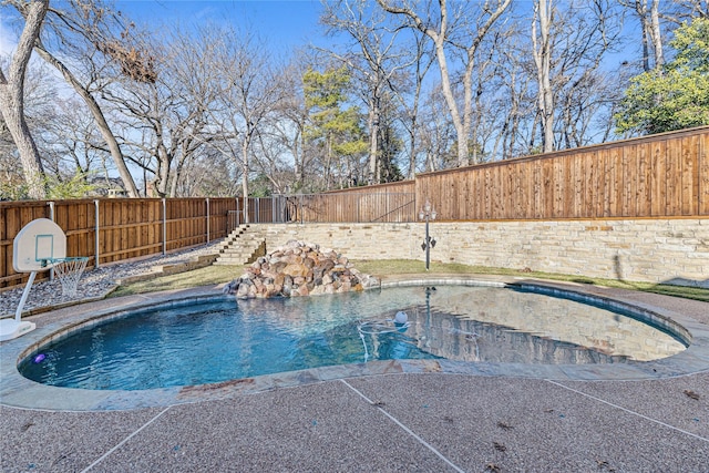 view of swimming pool