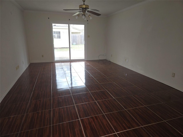 empty room featuring ceiling fan and crown molding