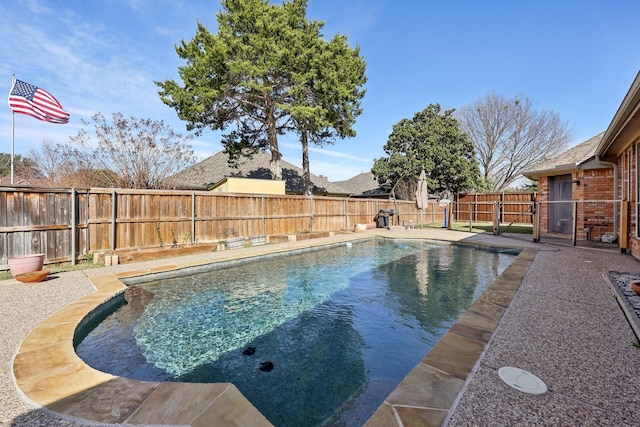 view of swimming pool