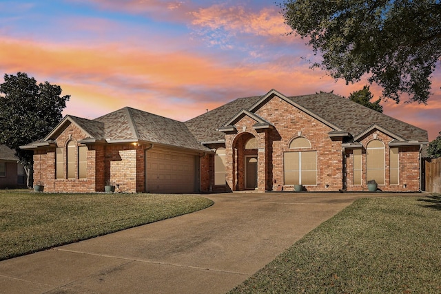 view of front facade featuring a yard and a garage