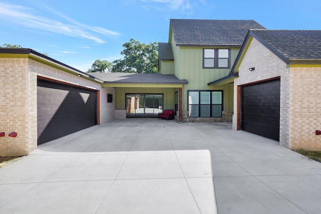 view of front facade with a garage