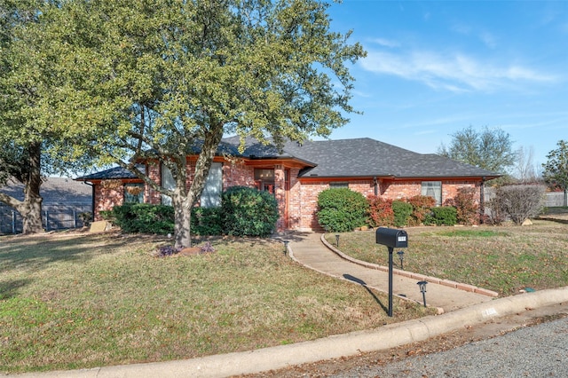 view of front of property with a front yard