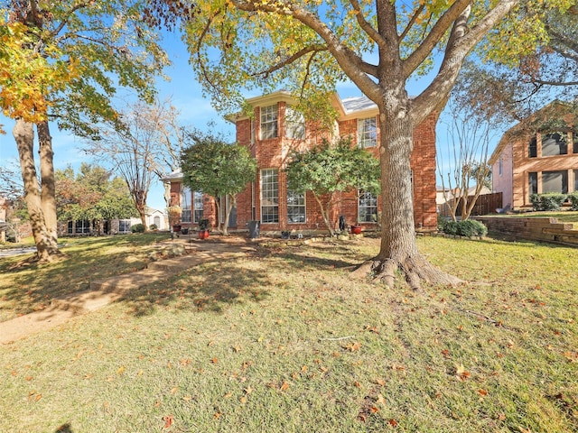 view of front facade with a front lawn