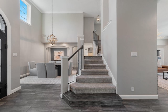 foyer entrance featuring ornamental molding and an inviting chandelier