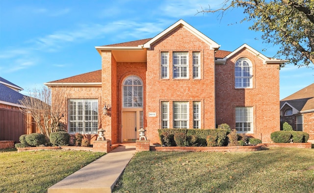 front facade featuring a front yard