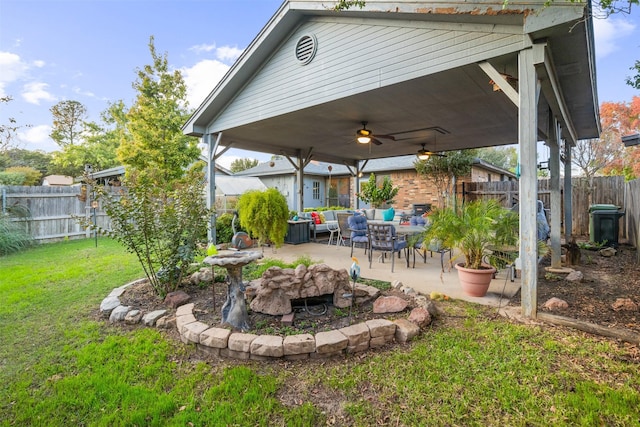 view of yard featuring a patio area, an outdoor living space, and ceiling fan