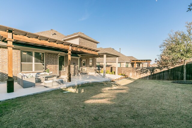 view of yard featuring outdoor lounge area and a patio