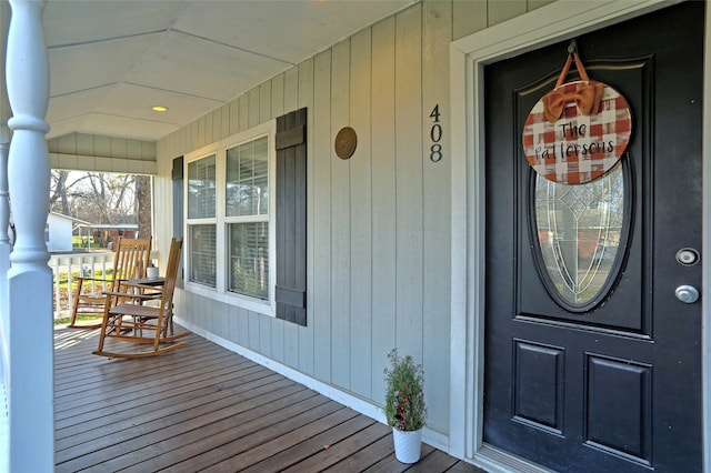 property entrance with covered porch