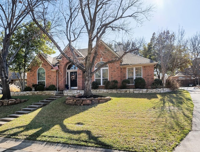 view of front of house featuring a front lawn