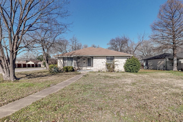 view of front of house with a front lawn