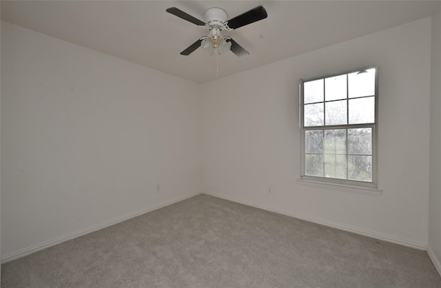 unfurnished room with light carpet and ceiling fan