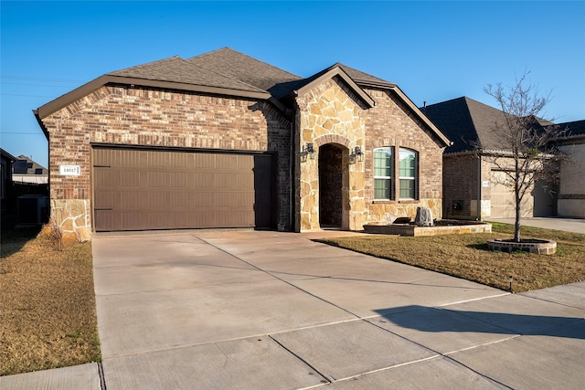 view of front property featuring a garage