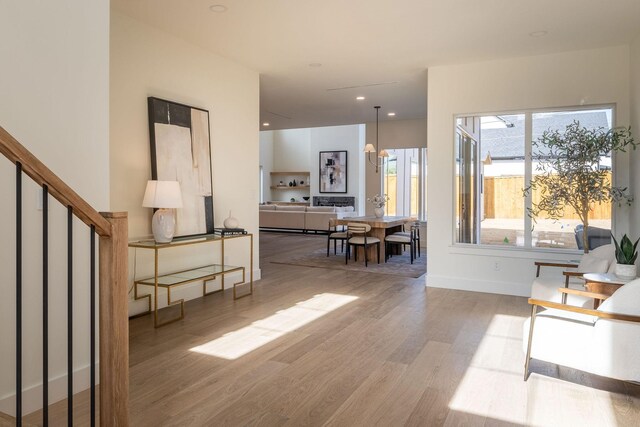 living area featuring an inviting chandelier and a tray ceiling