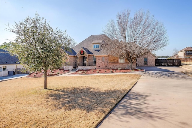 view of front of home with a front lawn