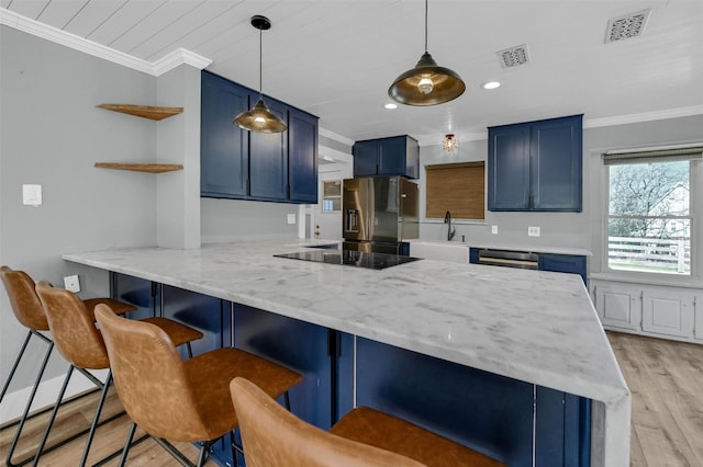 kitchen featuring a kitchen breakfast bar, kitchen peninsula, stainless steel appliances, crown molding, and blue cabinetry