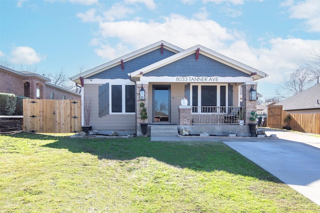 view of front of house with a front yard and covered porch