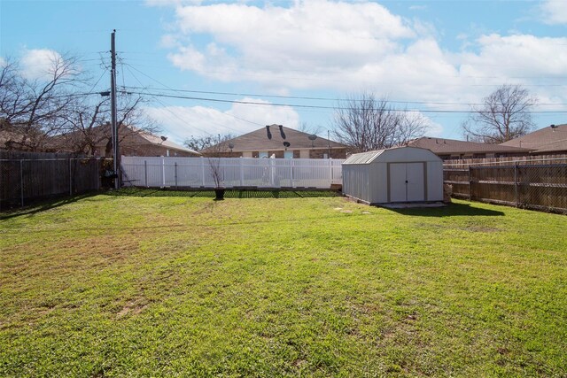 view of yard featuring a storage unit