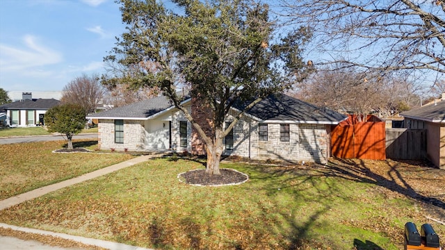 view of front facade with a front yard