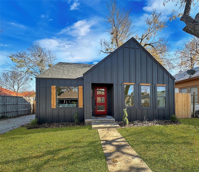 view of front of house with a front yard