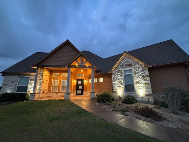 craftsman house with a front lawn