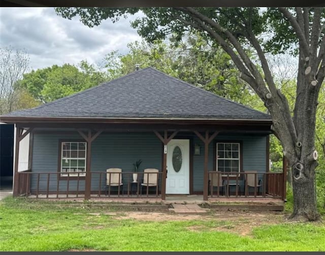 bungalow featuring a porch and a front yard