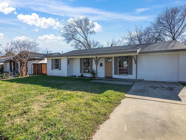 ranch-style house featuring a front lawn