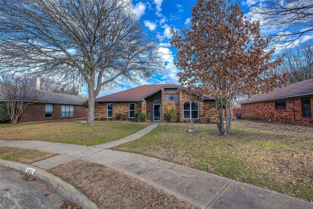 single story home with a front yard