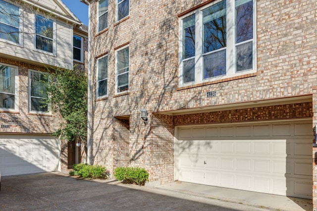 townhome / multi-family property featuring a garage