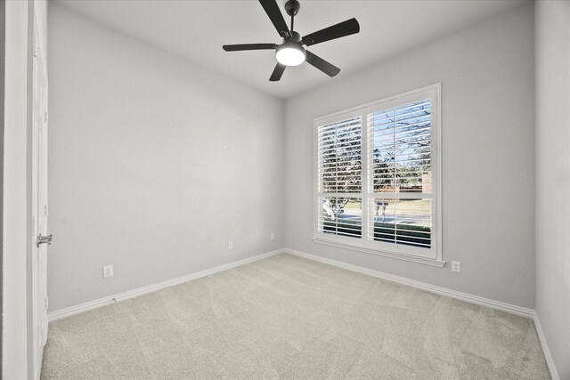 carpeted empty room featuring ceiling fan