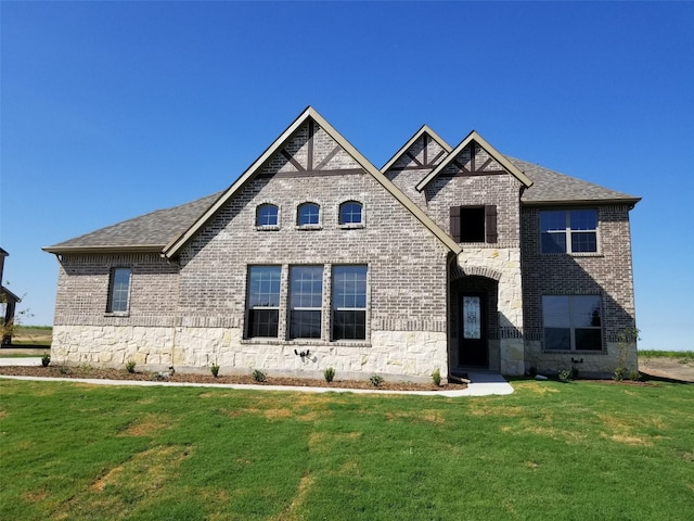 view of front of house with a front lawn