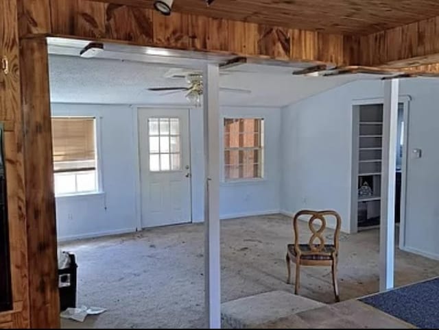 entryway with ceiling fan