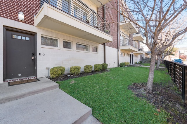 property entrance featuring a yard