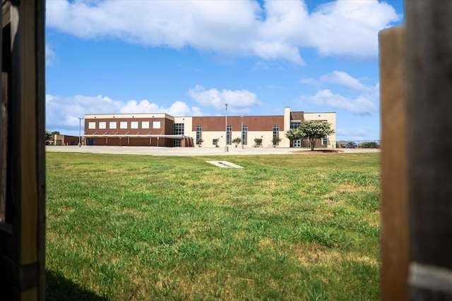 view of yard with volleyball court