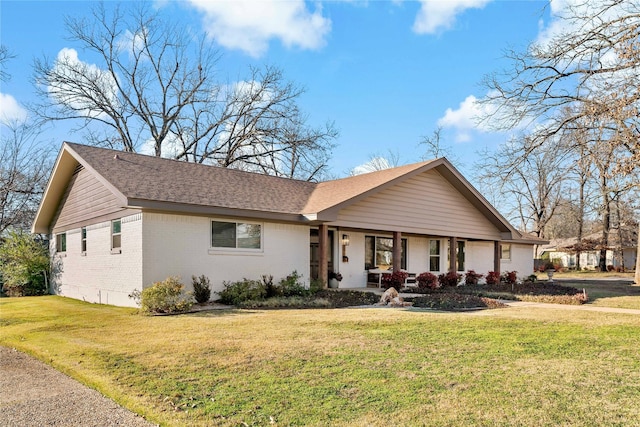 ranch-style home with a front lawn and a porch