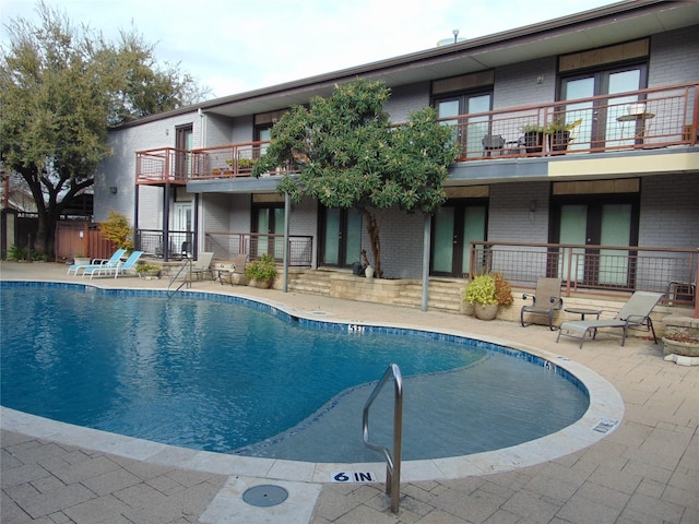 view of swimming pool featuring a patio area