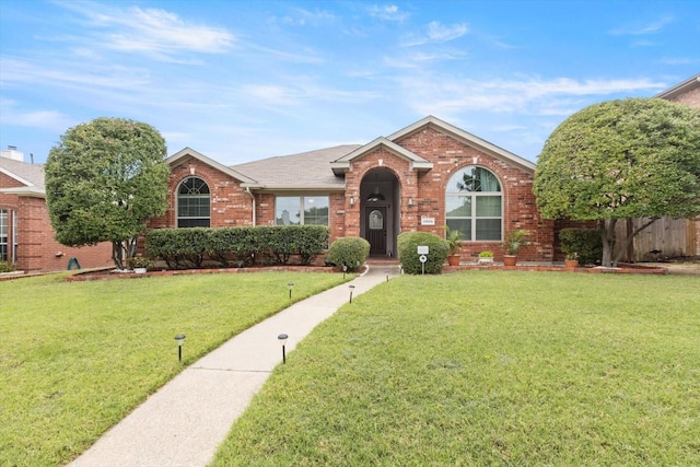 view of front of house featuring a front yard