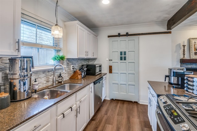 kitchen with white cabinetry, sink, stainless steel appliances, tasteful backsplash, and a barn door