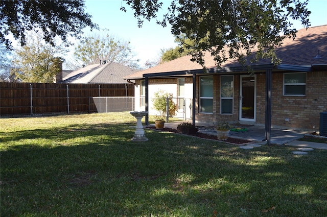 view of yard featuring a patio area