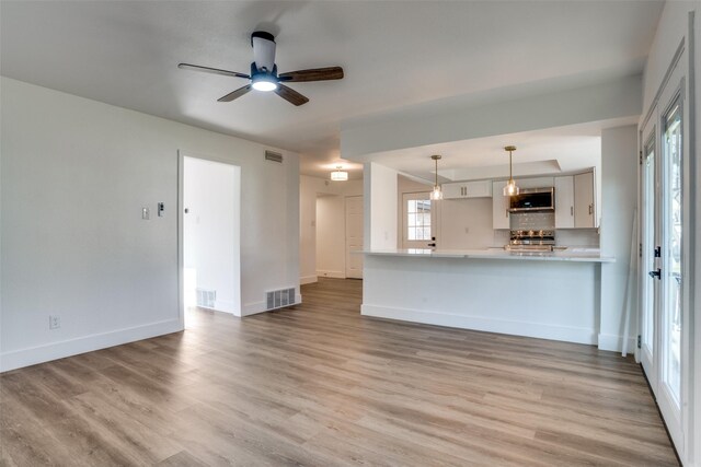 unfurnished room with dark wood-type flooring and a notable chandelier