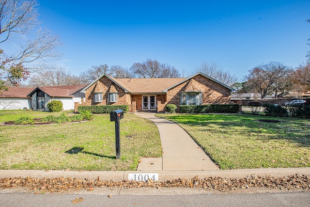 ranch-style house featuring a front yard