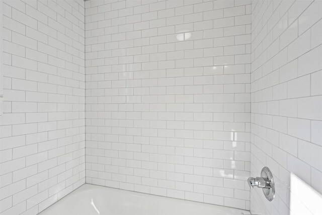 702 N Church St, Decatur, TX 76234 - full bath featuring shower / bath combination